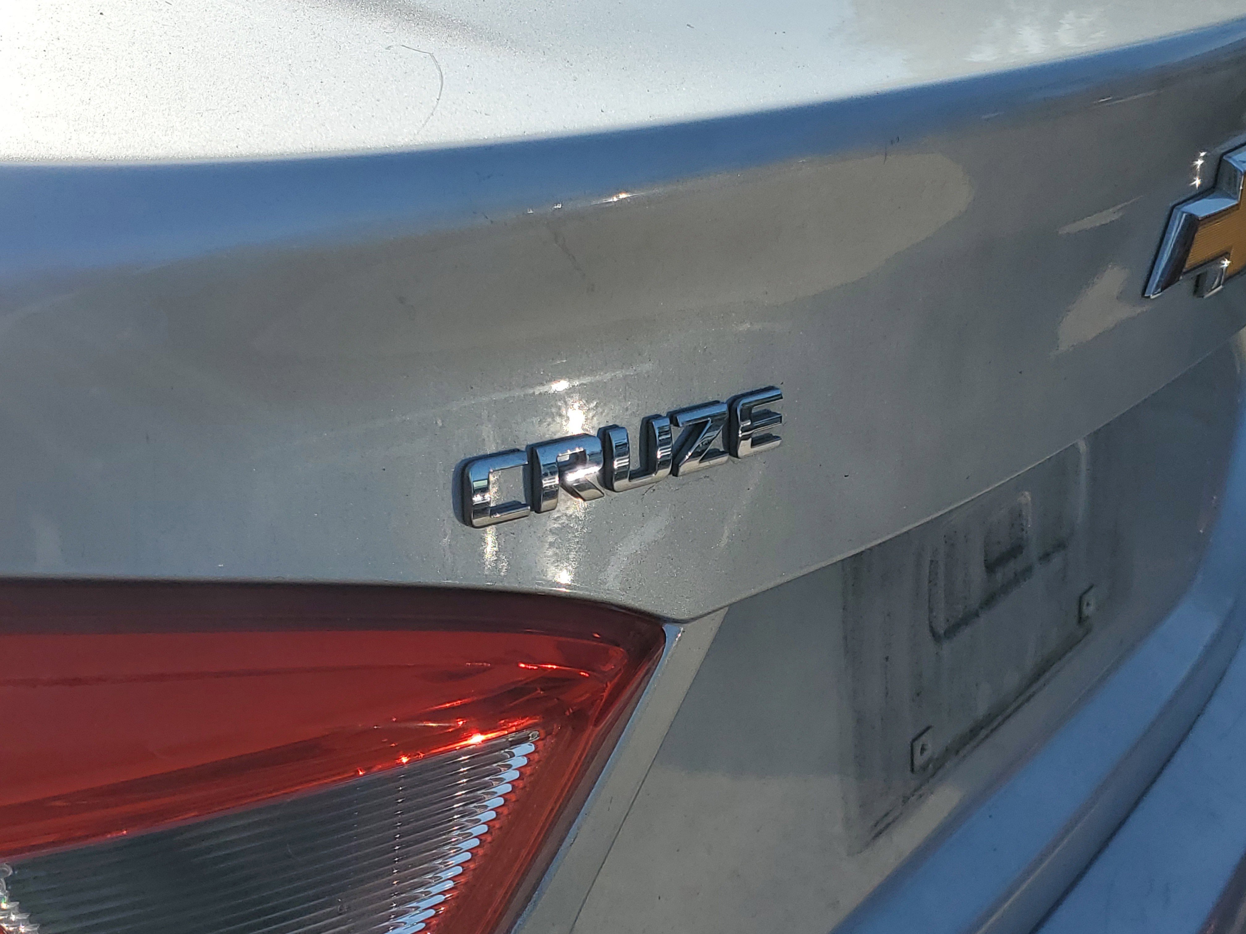 Used 2017 Chevrolet Cruze Premier FWD image 10