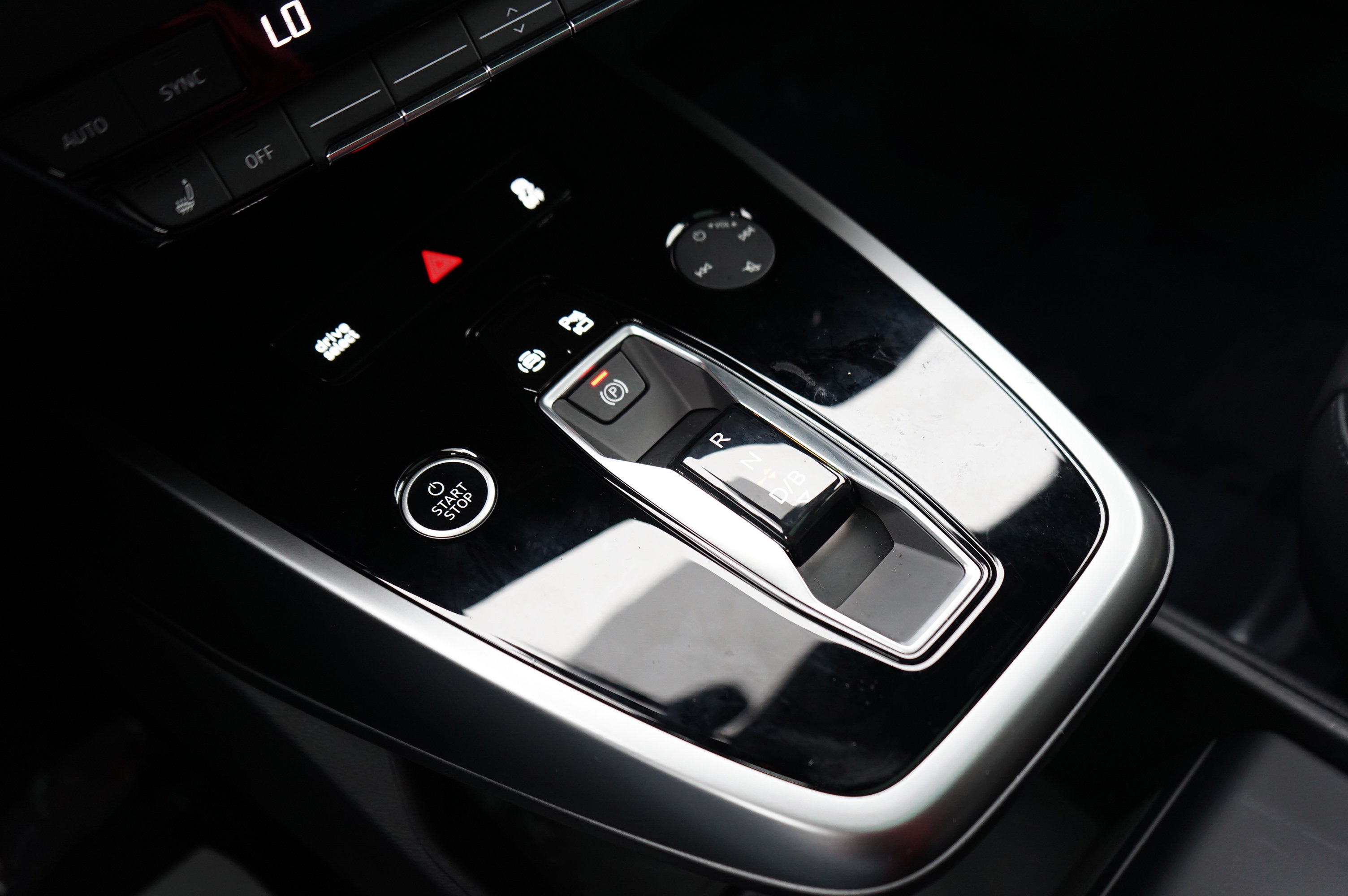 Used 2024 Audi Q4 e-tron Premium Plus w/ Premium Plus AWD/4WD image 30