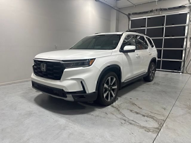 Used 2025 Honda Pilot Touring image 2