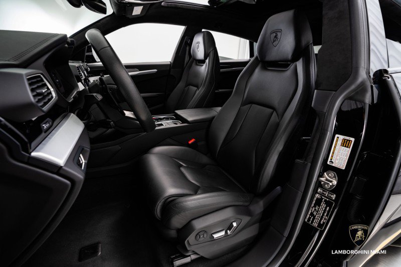 Used 2021 Lamborghini Urus image 35