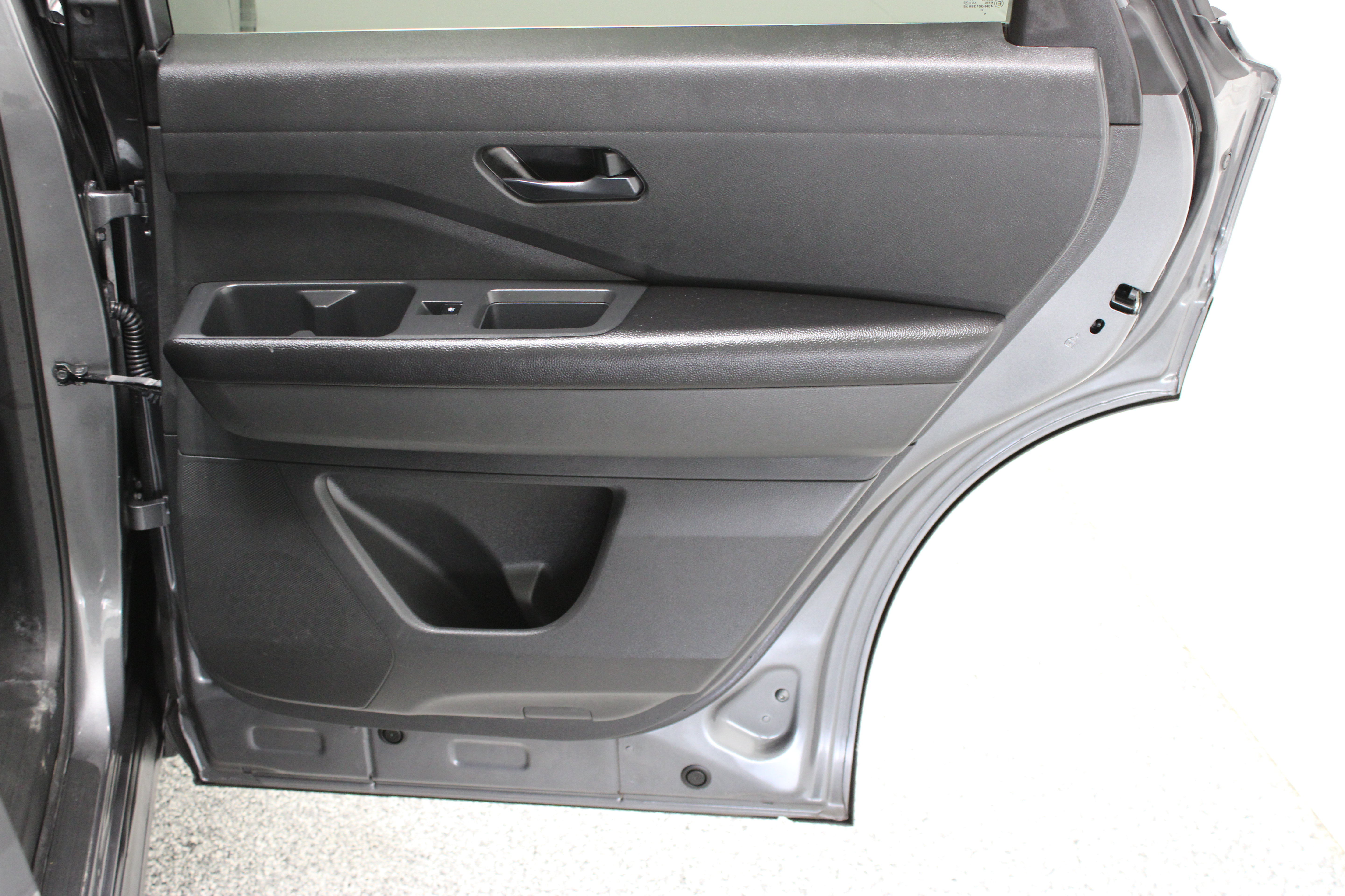 Used 2024 Nissan Pathfinder S FWD image 33