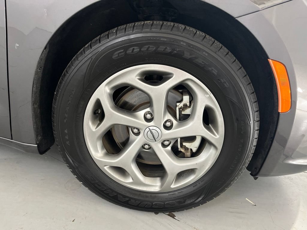Used 2023 Chrysler Pacifica Limited FWD image 18