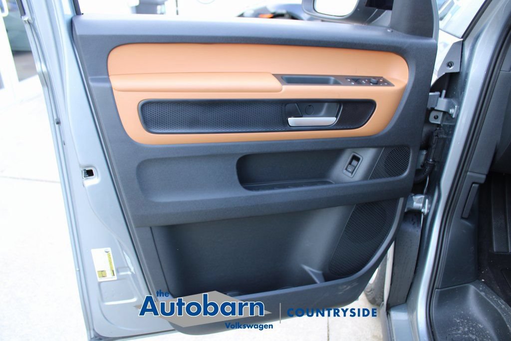 New 2025 Volkswagen ID. Buzz Pro S RWD image 9
