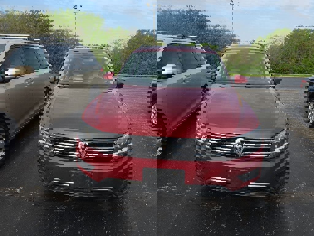 Used 2018 Volkswagen Tiguan SE w/ 3rd Row Seat Package image 2