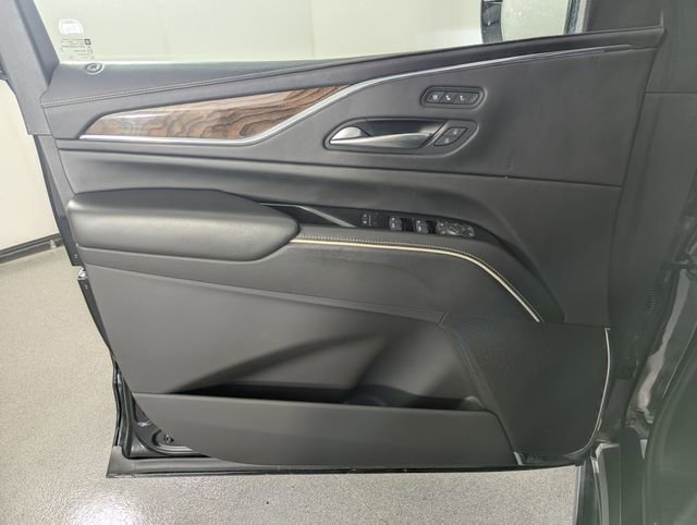 Used 2023 Cadillac Escalade ESV Sport Platinum w/ LPO, ONYX Package AWD/4WD image 8