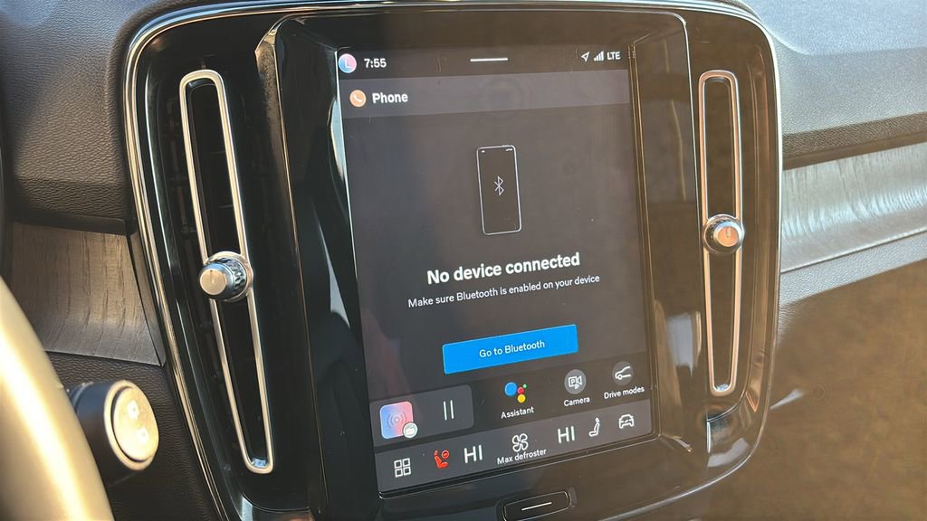 Certified 2024 Volvo XC40 B5 Core image 18