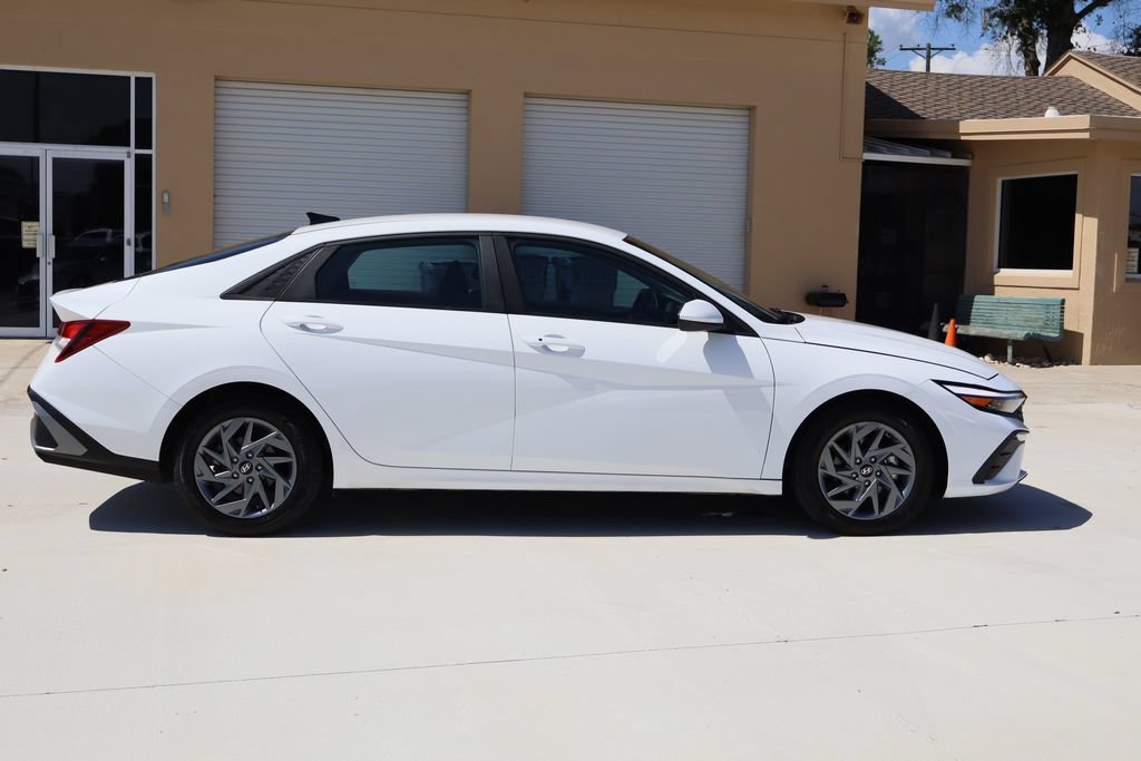 Used 2024 Hyundai Elantra SEL FWD image 10