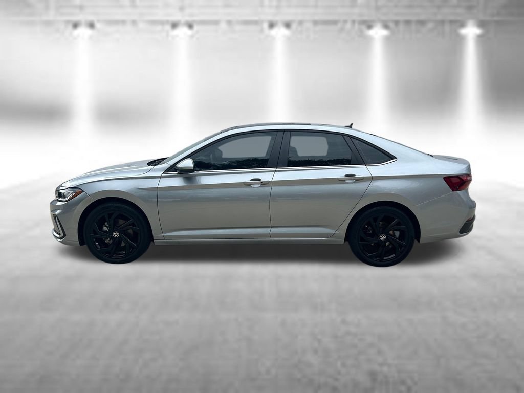 Certified 2025 Volkswagen Jetta SE FWD image 3
