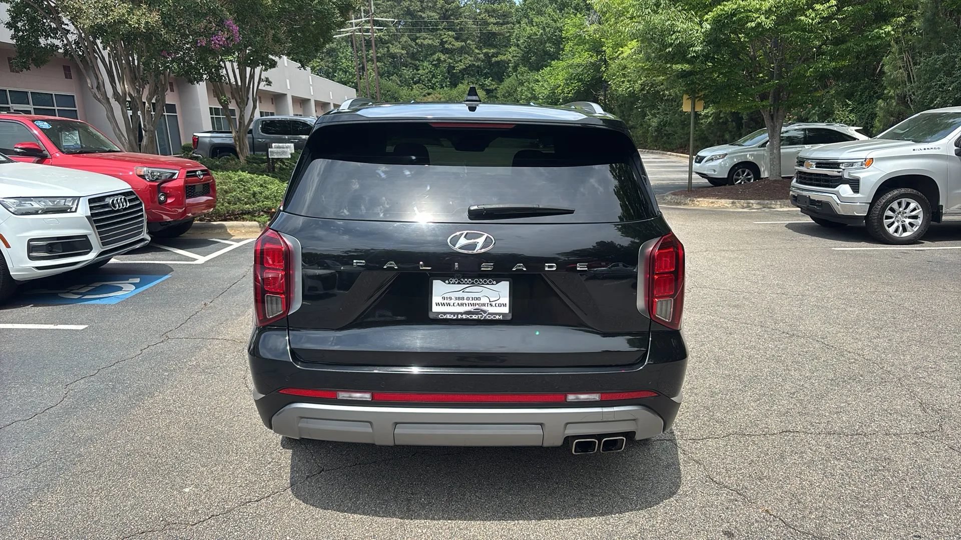 Used 2024 Hyundai Palisade Limited FWD image 6