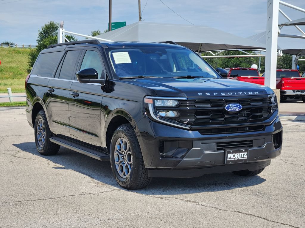 Used 2025 Ford Expedition Max Active AWD/4WD image 3