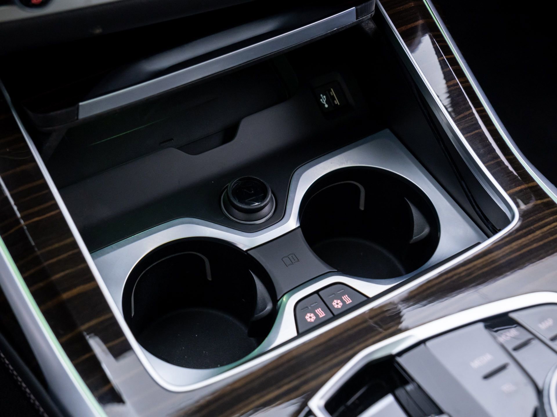 Used 2024 BMW X7 M60i w/ Executive Package image 29