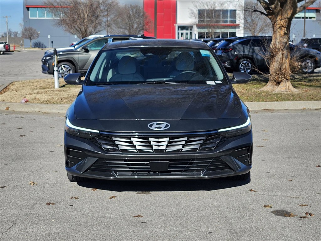 New 2025 Hyundai Elantra Limited image 2