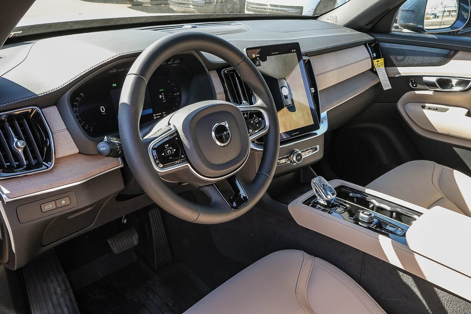 New 2026 Volvo XC90 T8 Plus w/ Protection Package Premier AWD/4WD image 27
