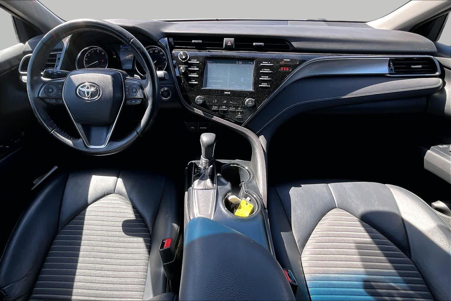 Used 2020 Toyota Camry SE w/ Convenience Package FWD image 15