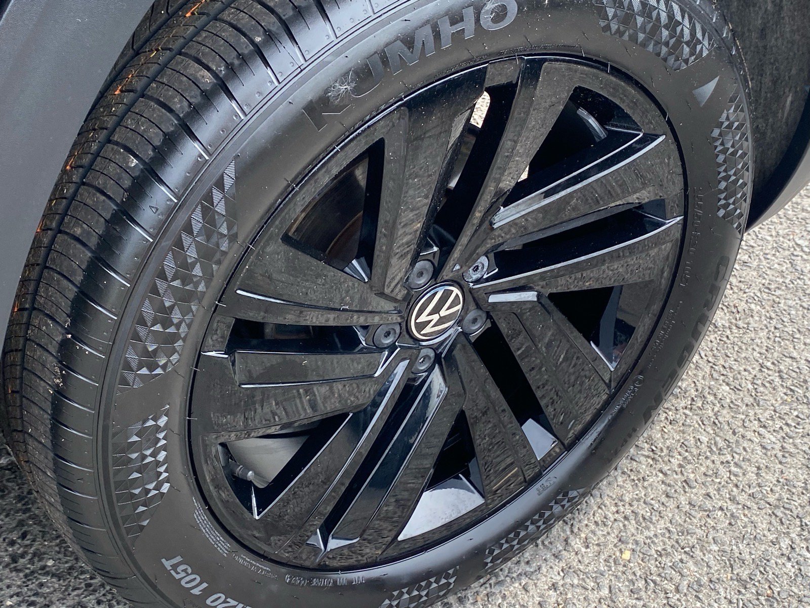 Certified 2023 Volkswagen Atlas Cross Sport SE w/ Black Wheel Package AWD/4WD image 20