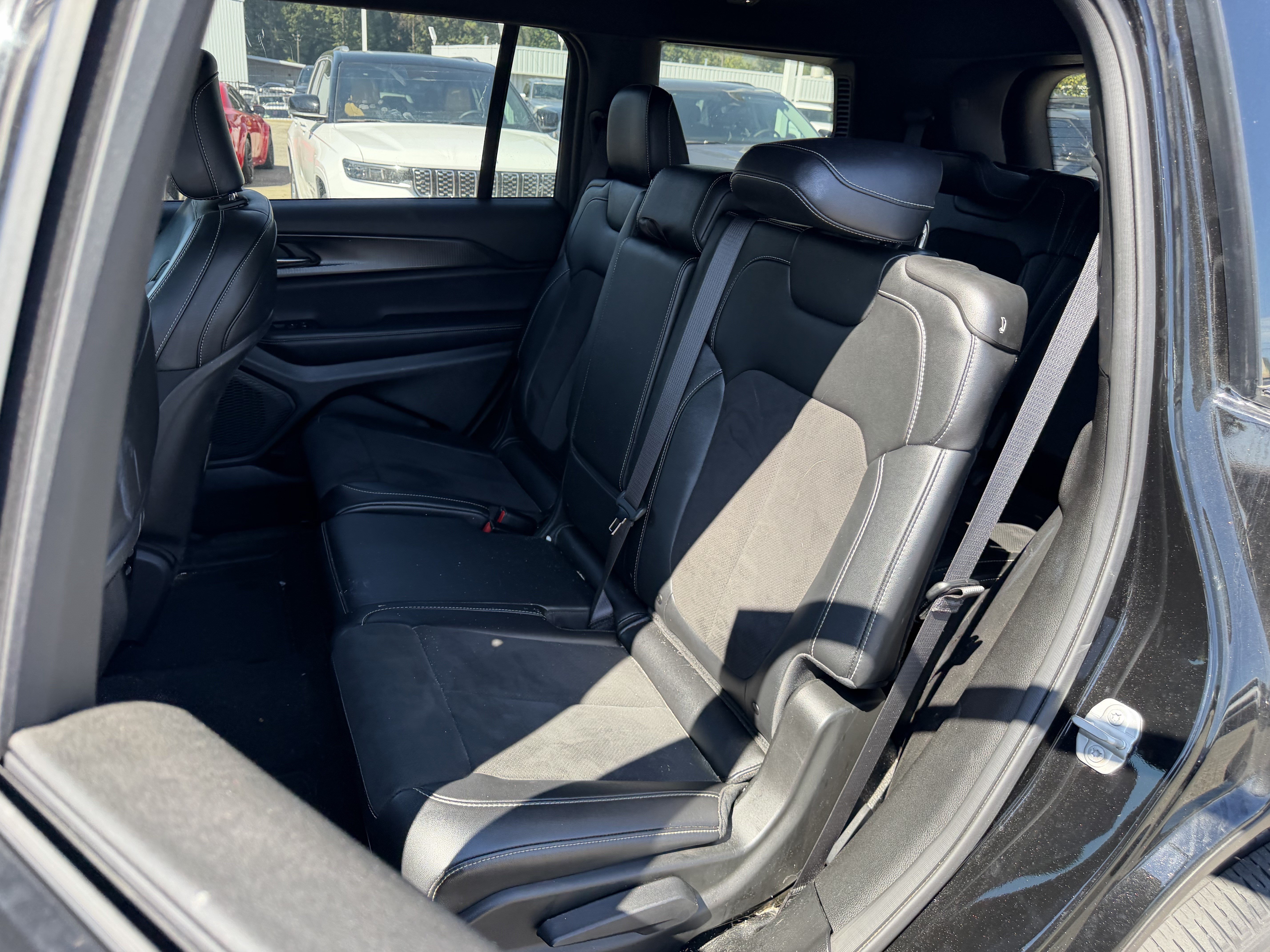 Used 2023 Jeep Grand Cherokee L Laredo AWD/4WD image 13