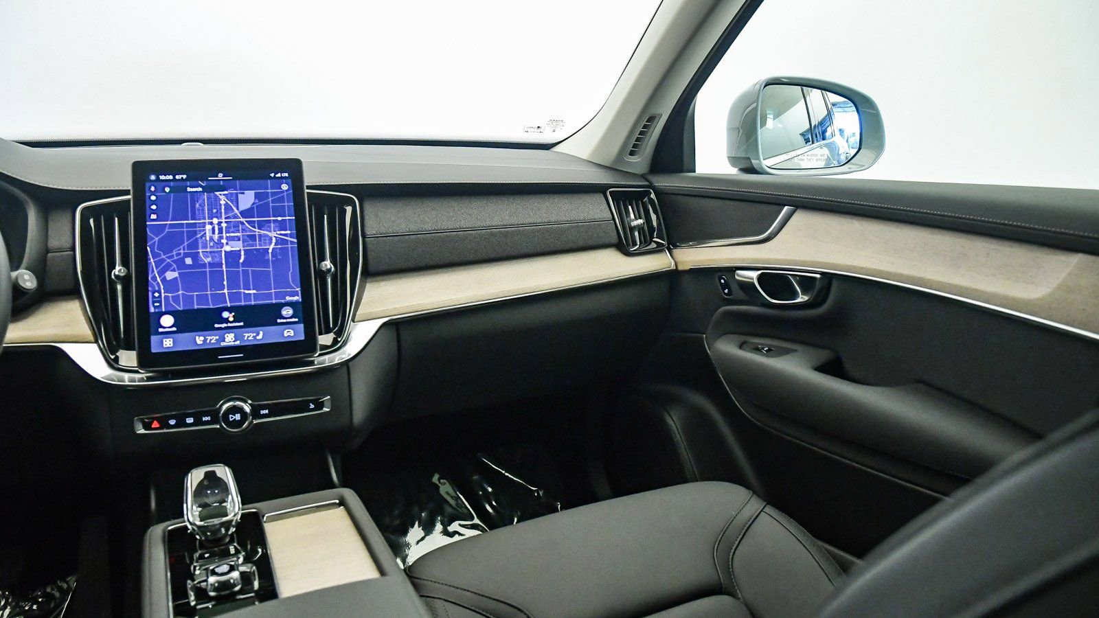 Certified 2025 Volvo XC90 B6 Core w/ Protection Package Premier image 15