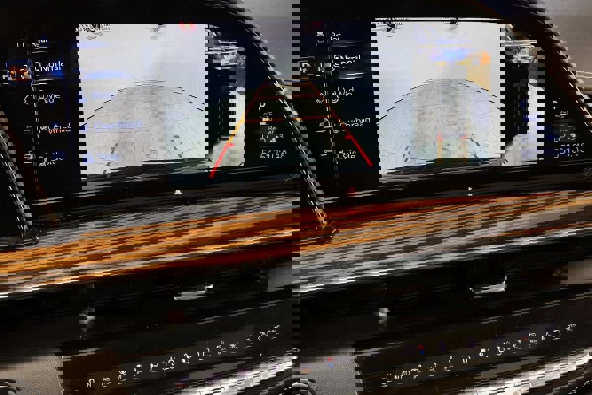 Used 2022 Cadillac Escalade Premium Luxury image 7