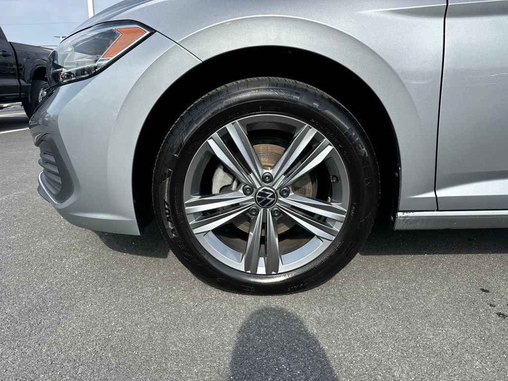 Used 2024 Volkswagen Jetta SE image 12