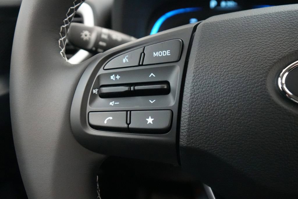 New 2025 Hyundai Venue Limited image 41