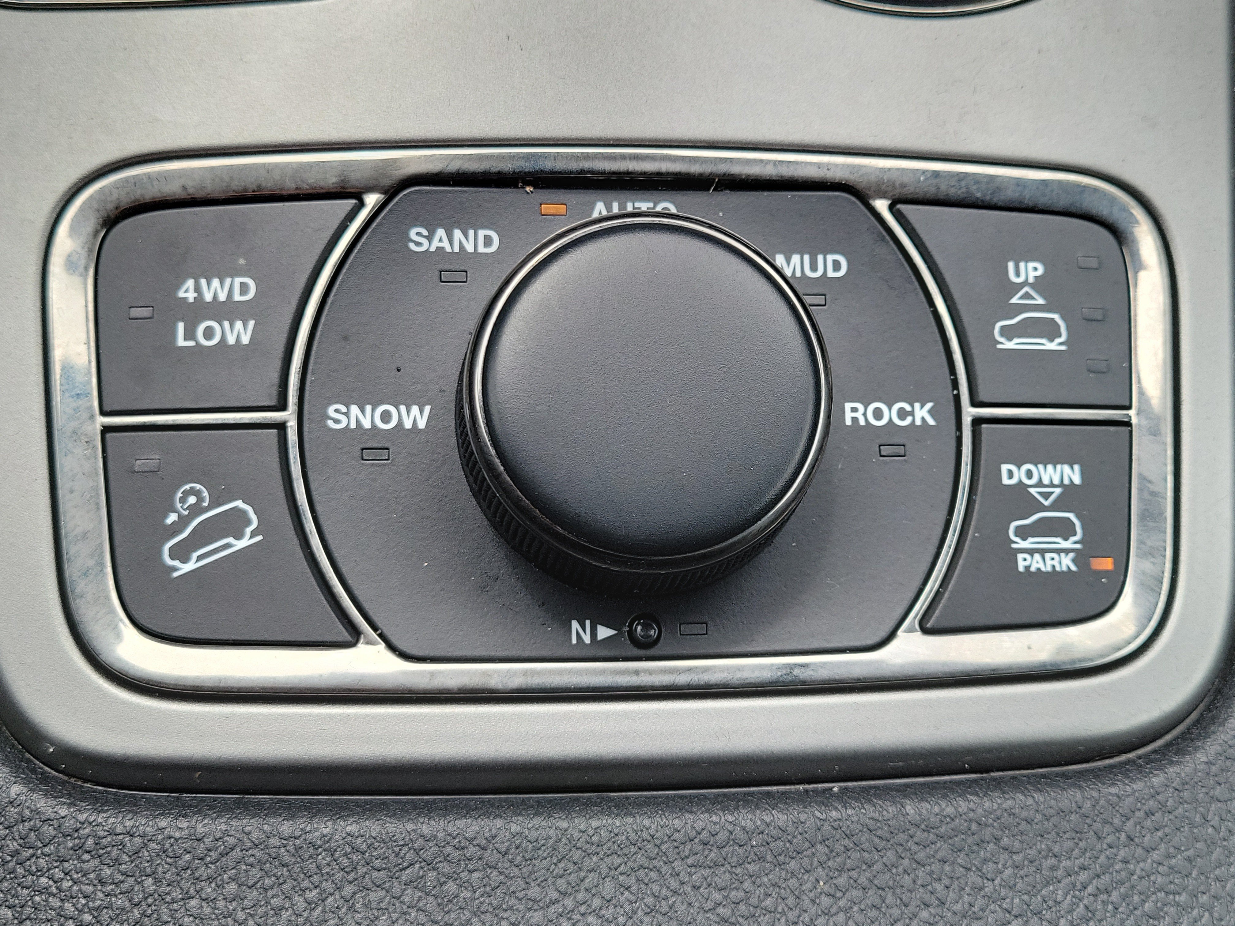Used 2020 Jeep Grand Cherokee High Altitude AWD/4WD image 23