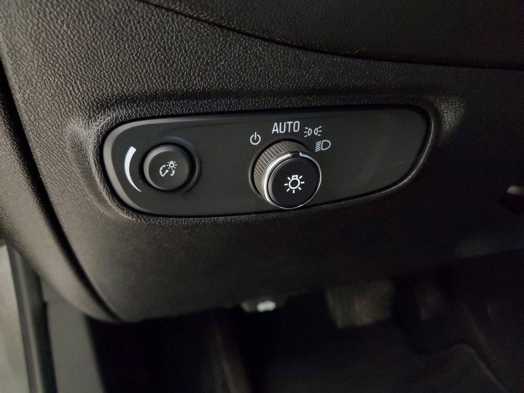 Used 2019 Chevrolet Equinox LS image 11