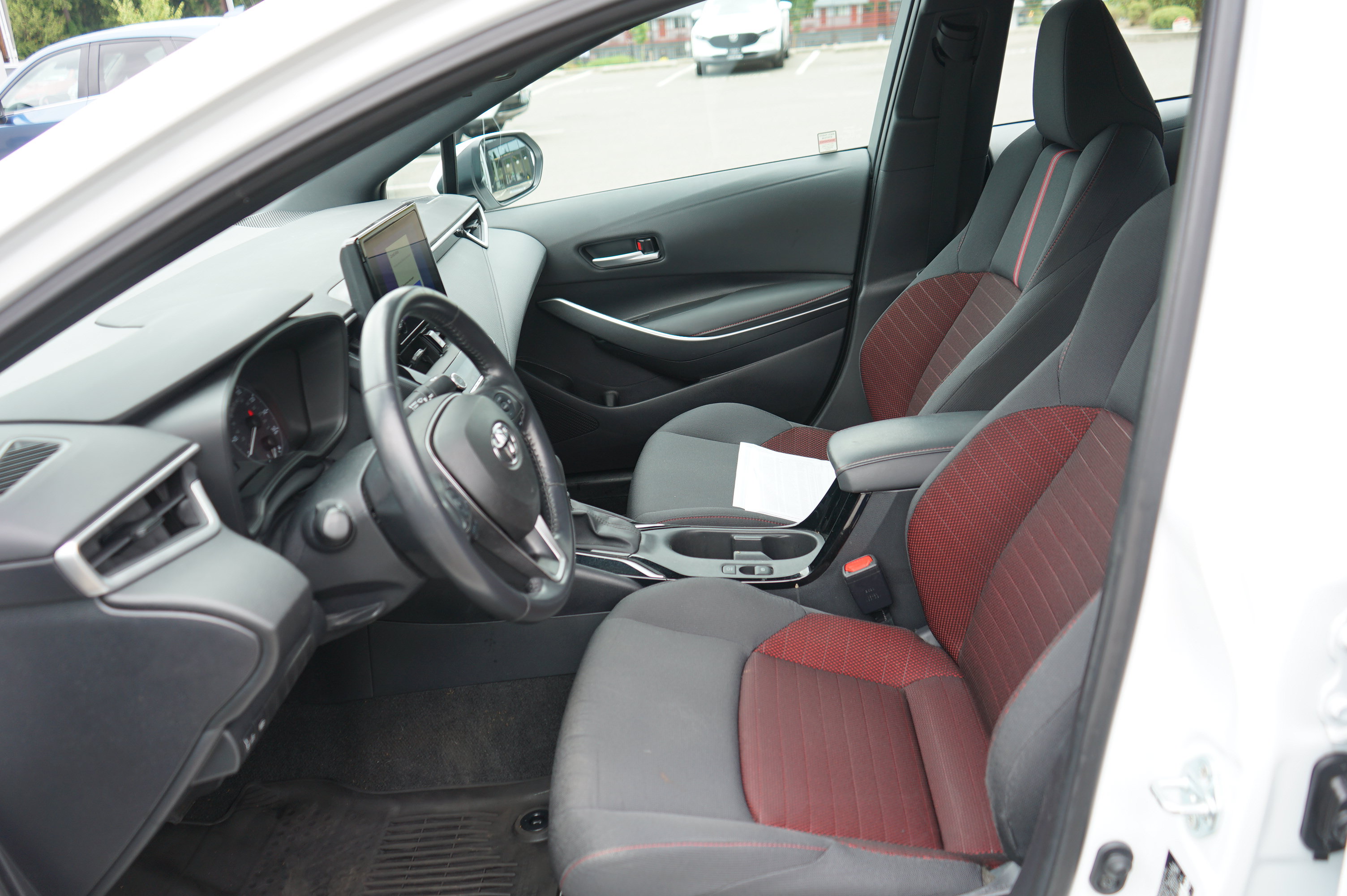 Used 2023 Toyota Corolla SE FWD image 4