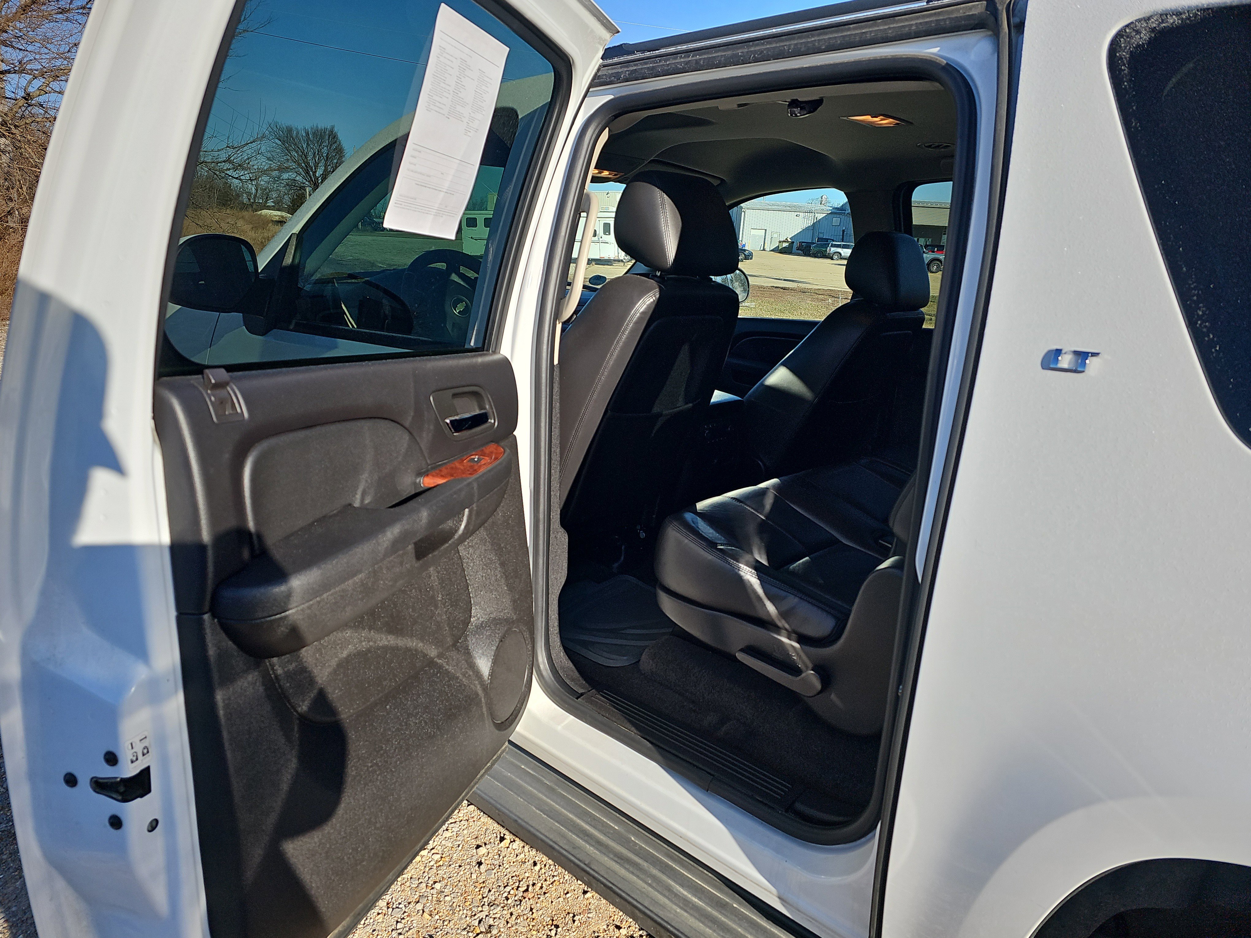 Used 2010 Chevrolet Suburban LT image 10