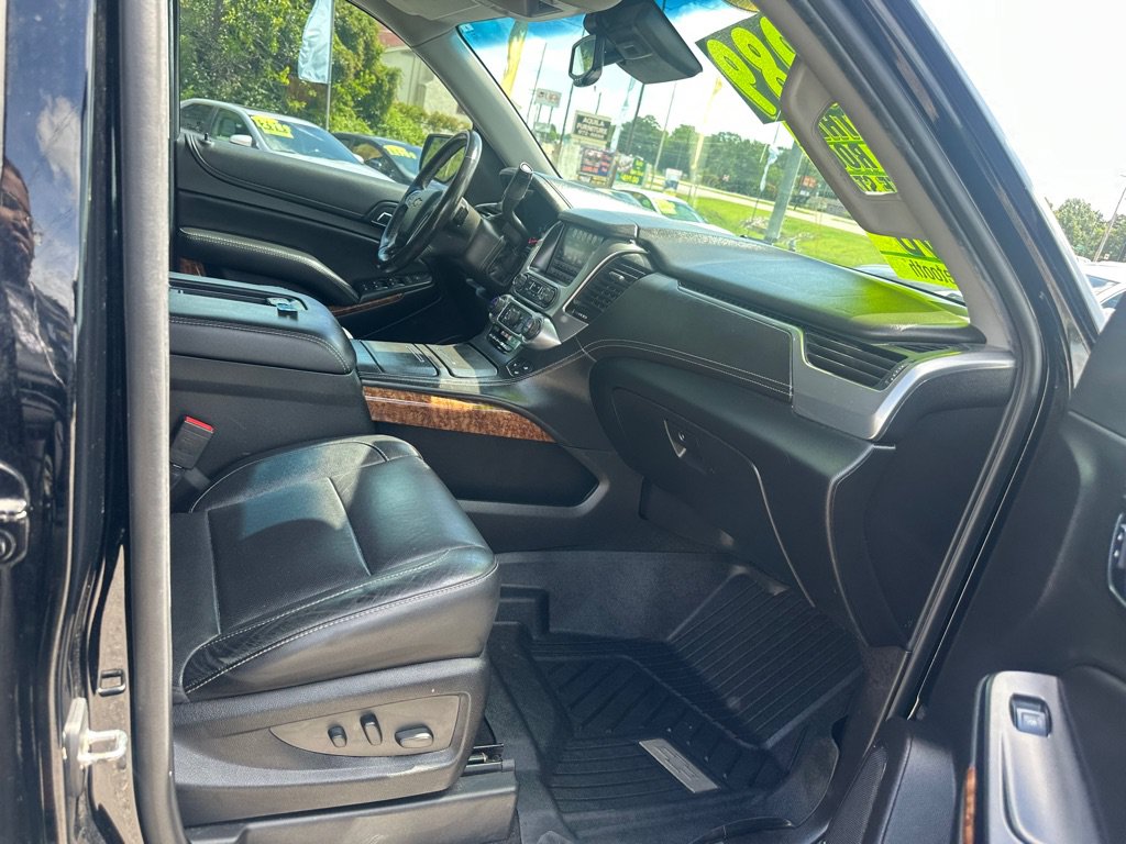 Used 2017 Chevrolet Suburban Premier AWD/4WD image 23