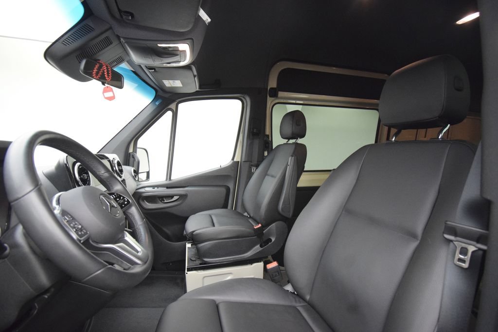 Used 2024 Mercedes-Benz Sprinter 2500 image 18