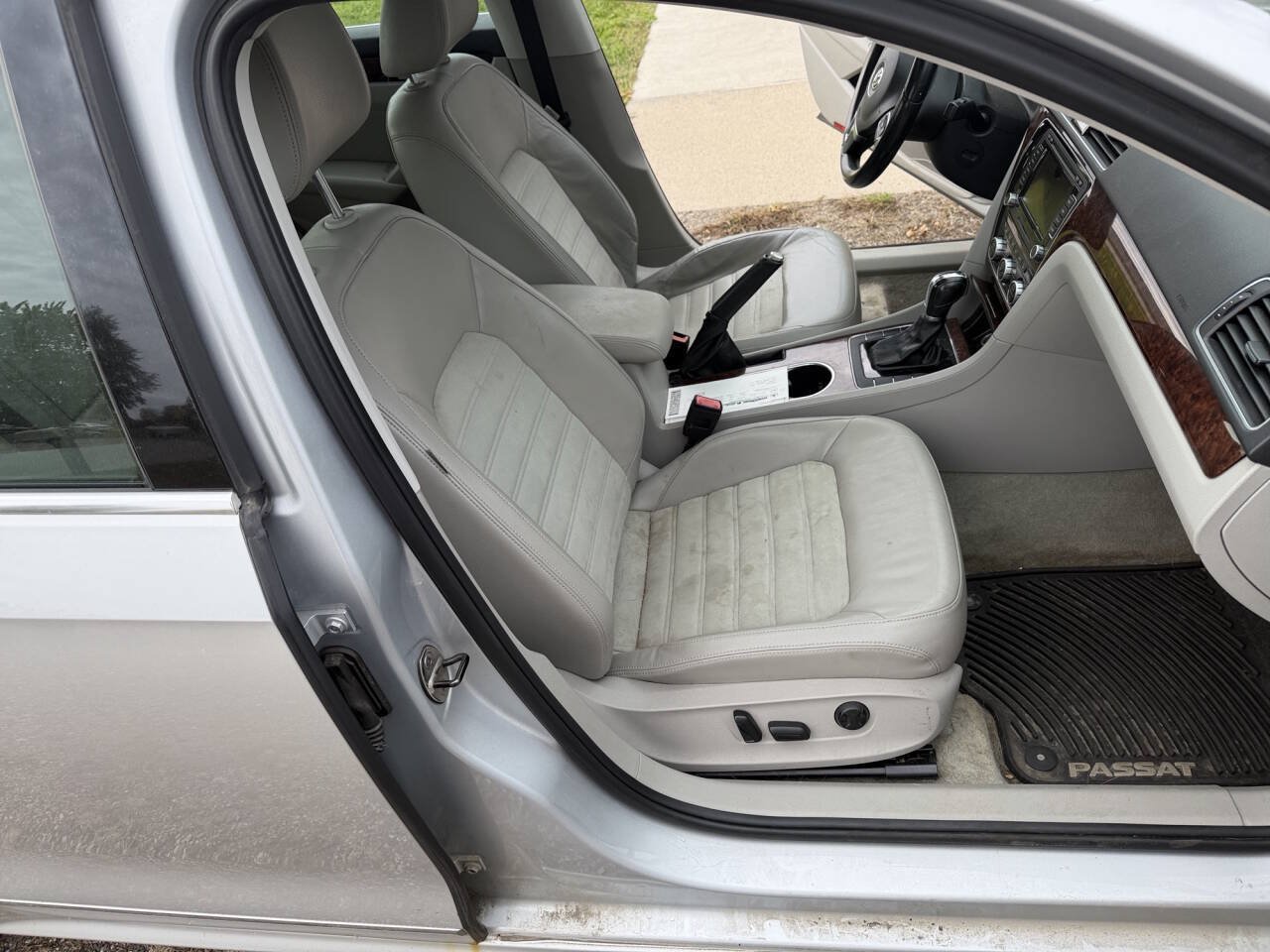 Used 2013 Volkswagen Passat 2.5 SEL Premium FWD image 27