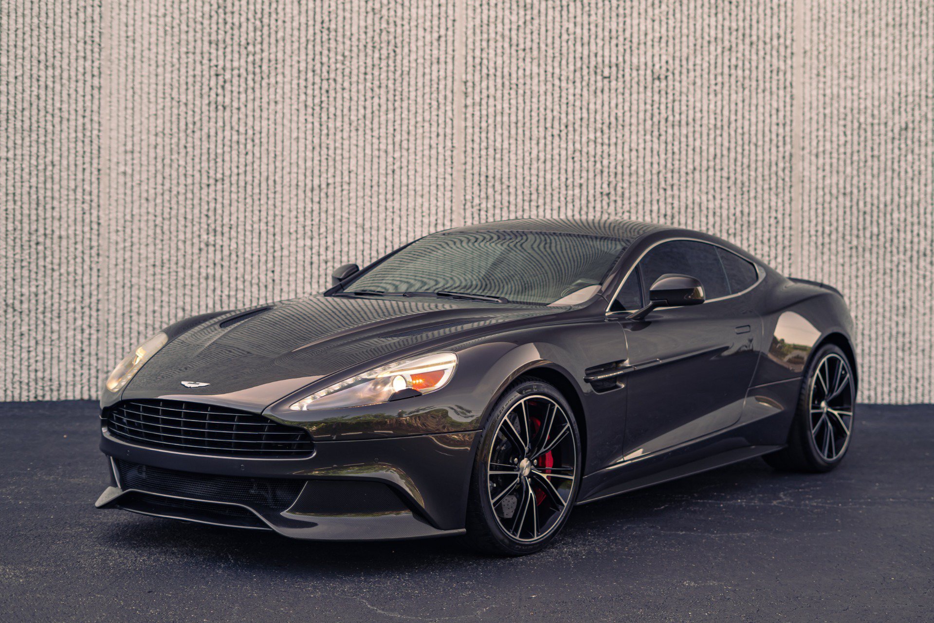 Used 2014 Aston Martin Vanquish Coupe RWD image 1