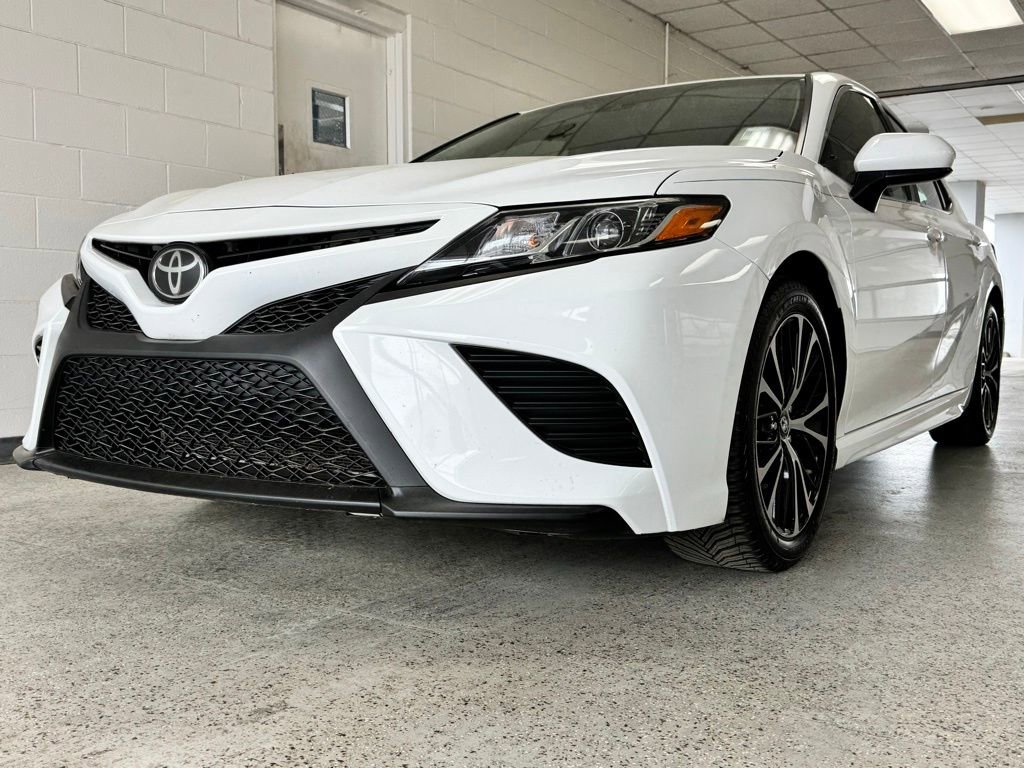 Used 2020 Toyota Camry SE image 18