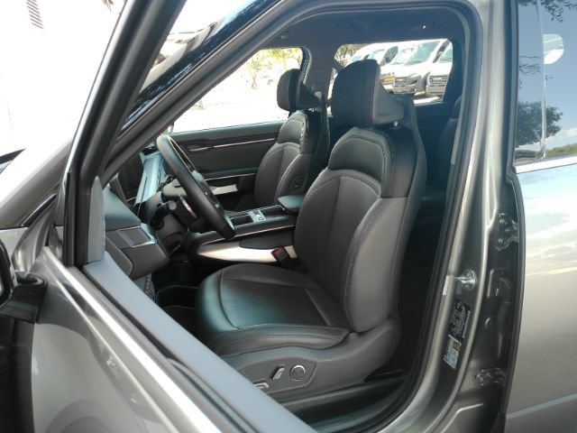 Used 2024 Kia EV9 Light Long Range RWD image 16