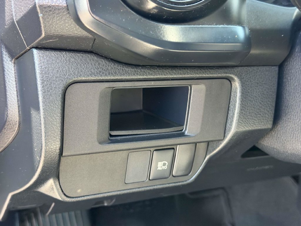 Used 2018 Toyota Tacoma SR AWD/4WD image 18