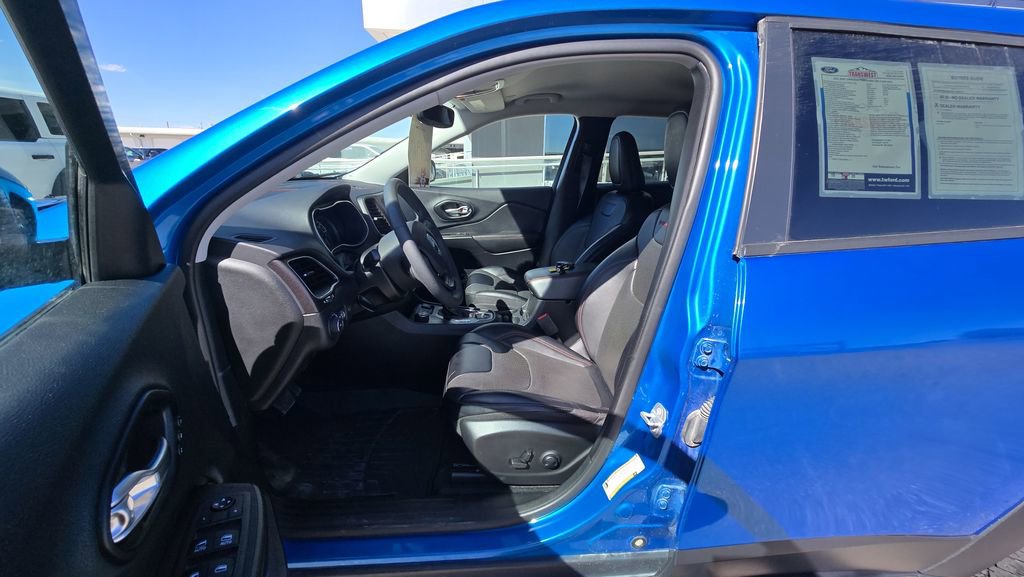 Used 2022 Jeep Cherokee Trailhawk w/ Premium Leather Package image 15