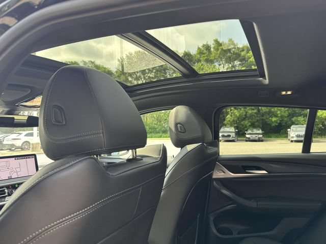 Certified 2025 BMW X4 xDrive30i w/ Premium Package AWD/4WD image 24
