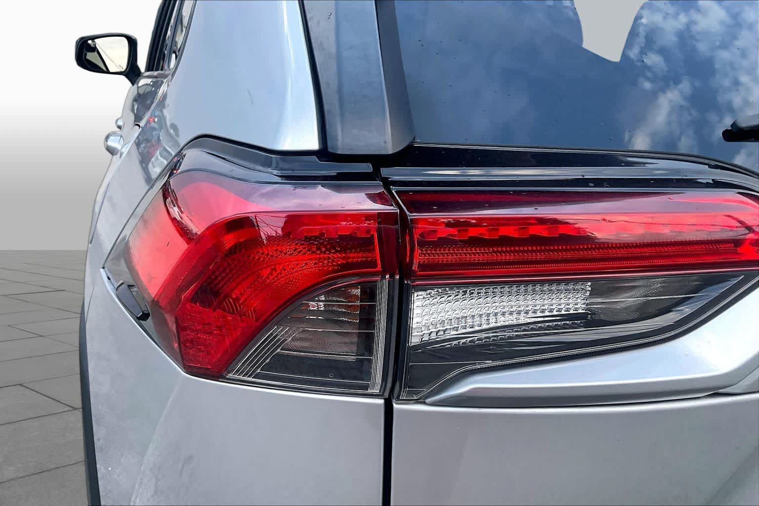 Used 2019 Toyota RAV4 LE FWD image 26
