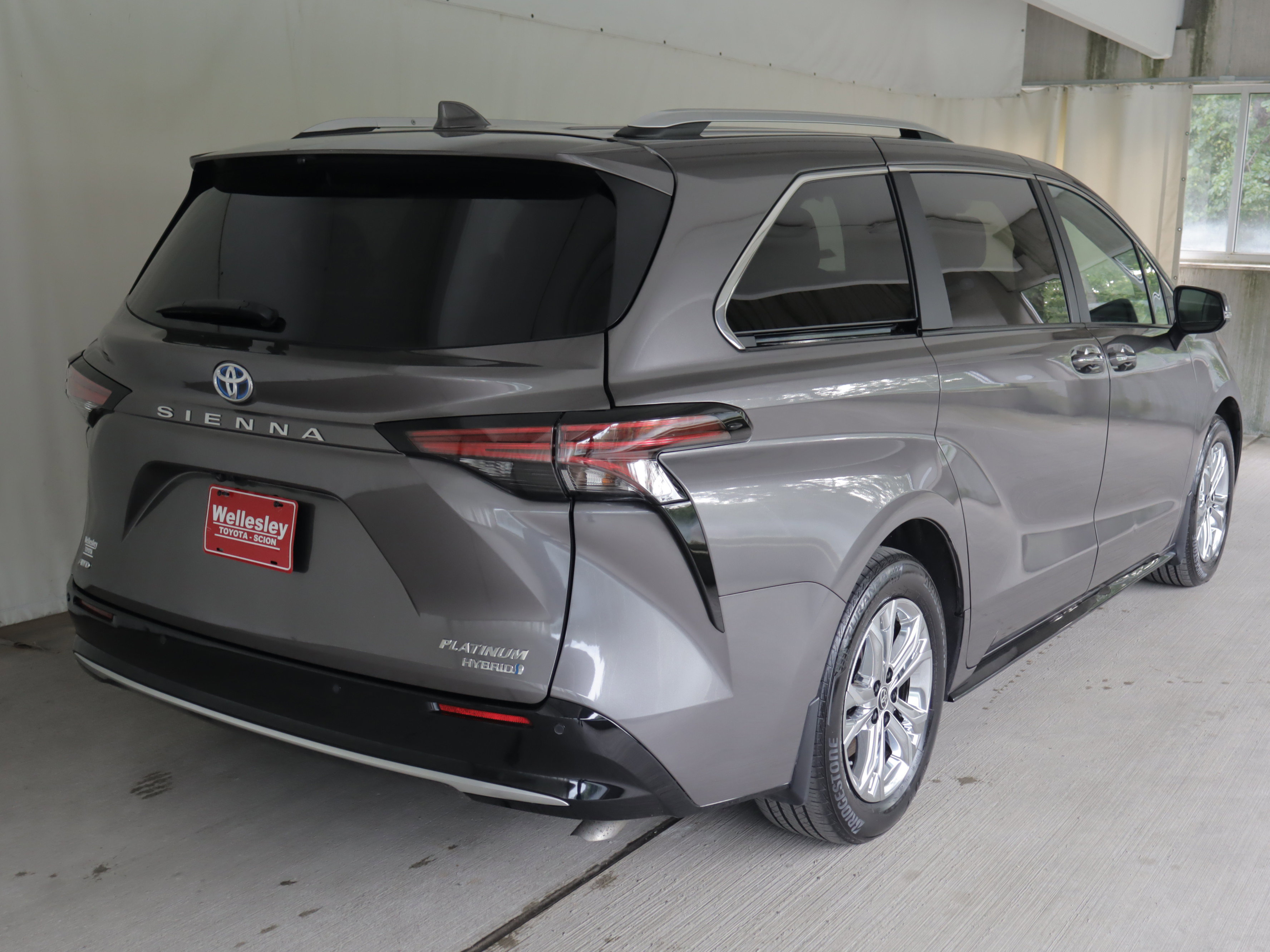 Used 2024 Toyota Sienna Platinum AWD/4WD image 8