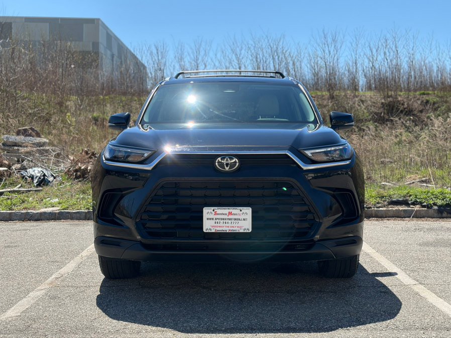 Used 2025 Toyota Grand Highlander AWD image 3