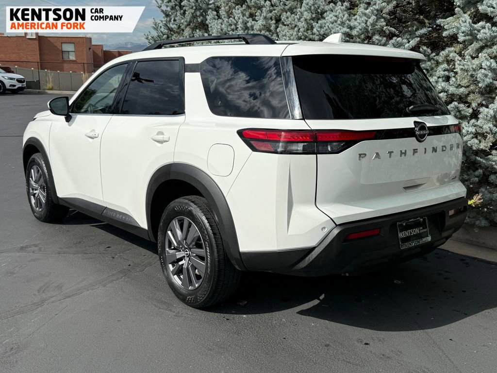 Used 2025 Nissan Pathfinder SV image 6