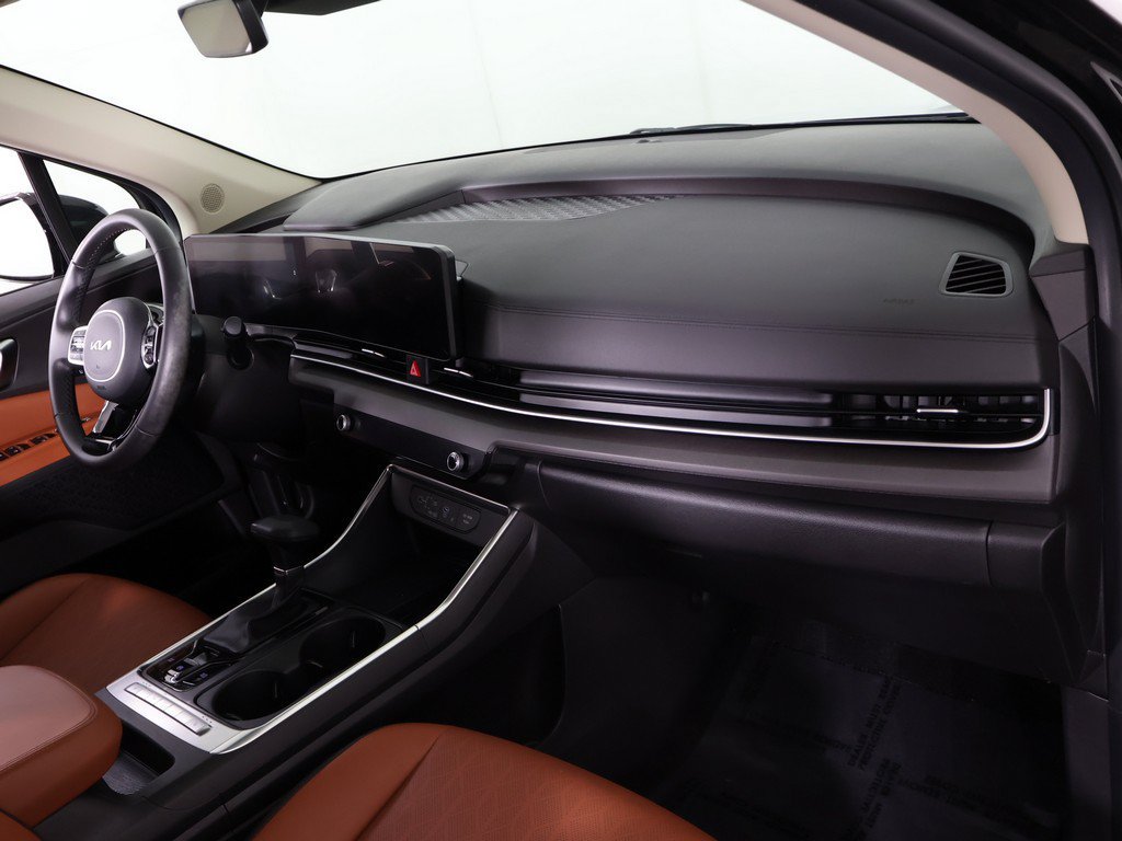 Used 2025 Kia Carnival EX FWD image 29