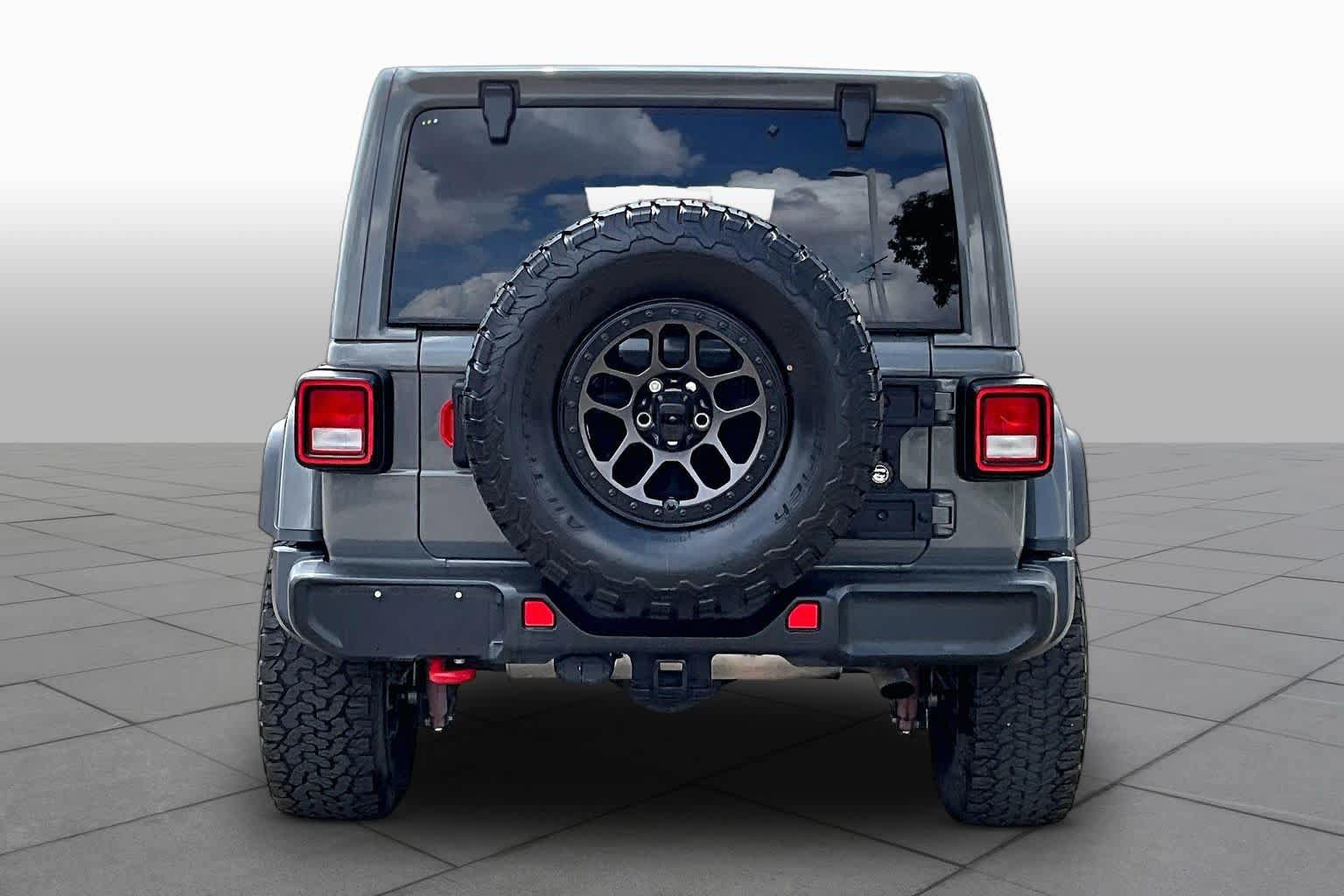 Used 2021 Jeep Wrangler Unlimited Rubicon w/ Xtreme Recon 35" Tire Package AWD/4WD image 5