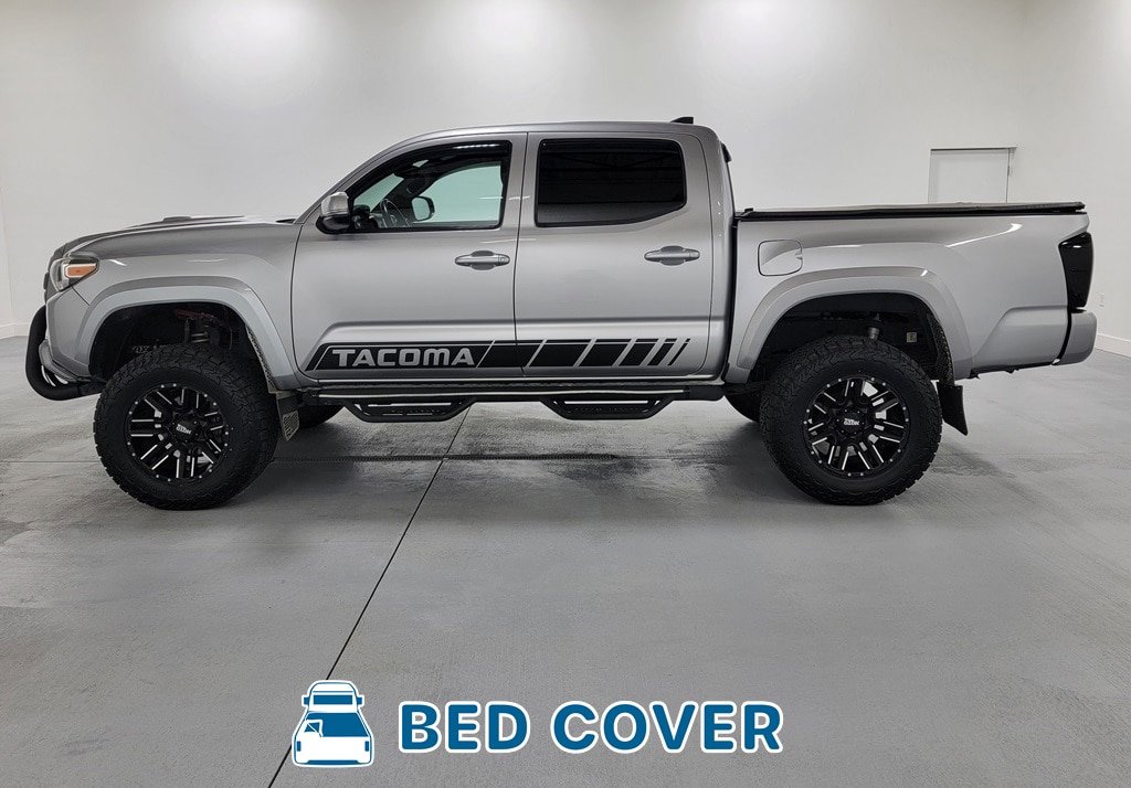 Used 2018 Toyota Tacoma TRD Sport AWD/4WD image 5