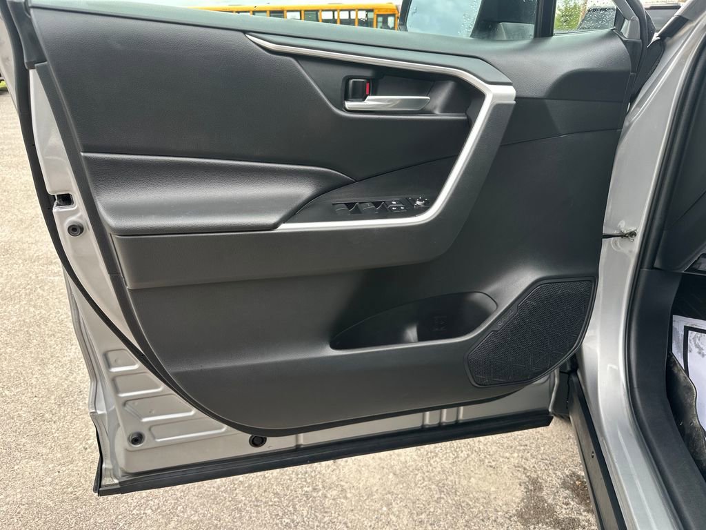 Used 2021 Toyota RAV4 XLE w/ Convenience Package AWD/4WD image 10