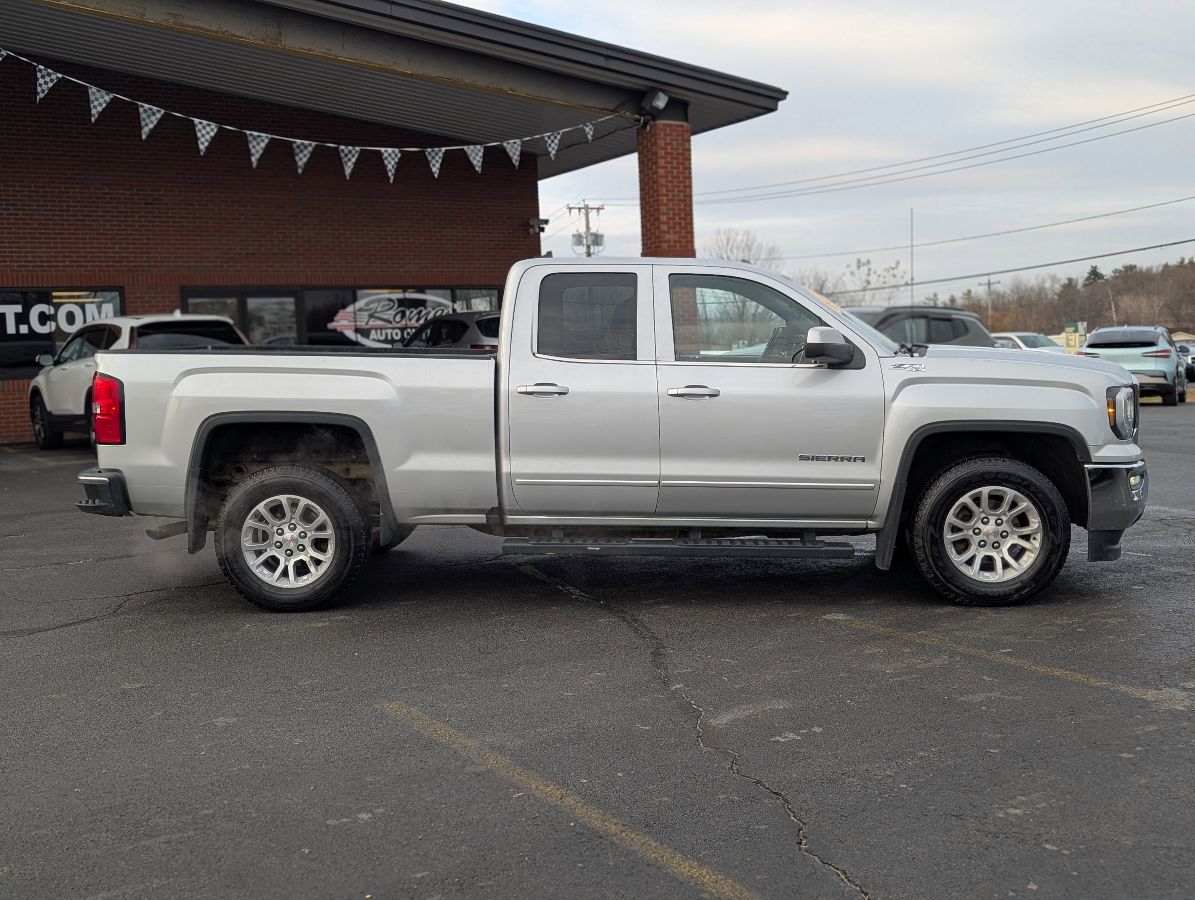 Used 2018 GMC Sierra 1500 SLE w/ SLE Value Package image 11
