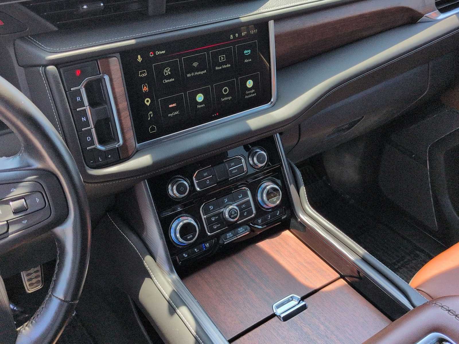 Used 2024 GMC Yukon Denali Ultimate AWD/4WD image 18