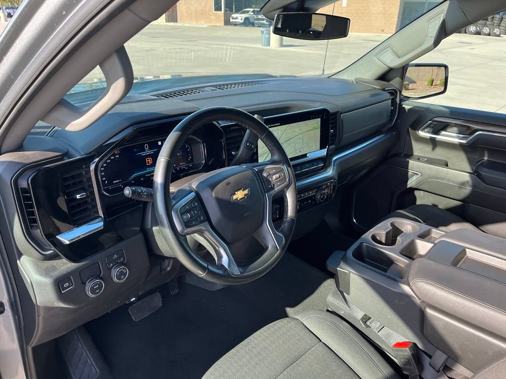 Used 2025 Chevrolet Silverado 1500 LT RWD image 13