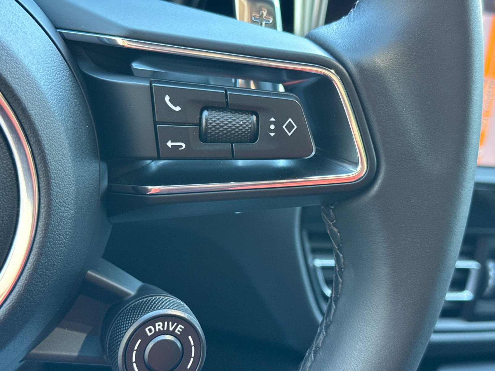 Certified 2026 Porsche Macan AWD/4WD image 29