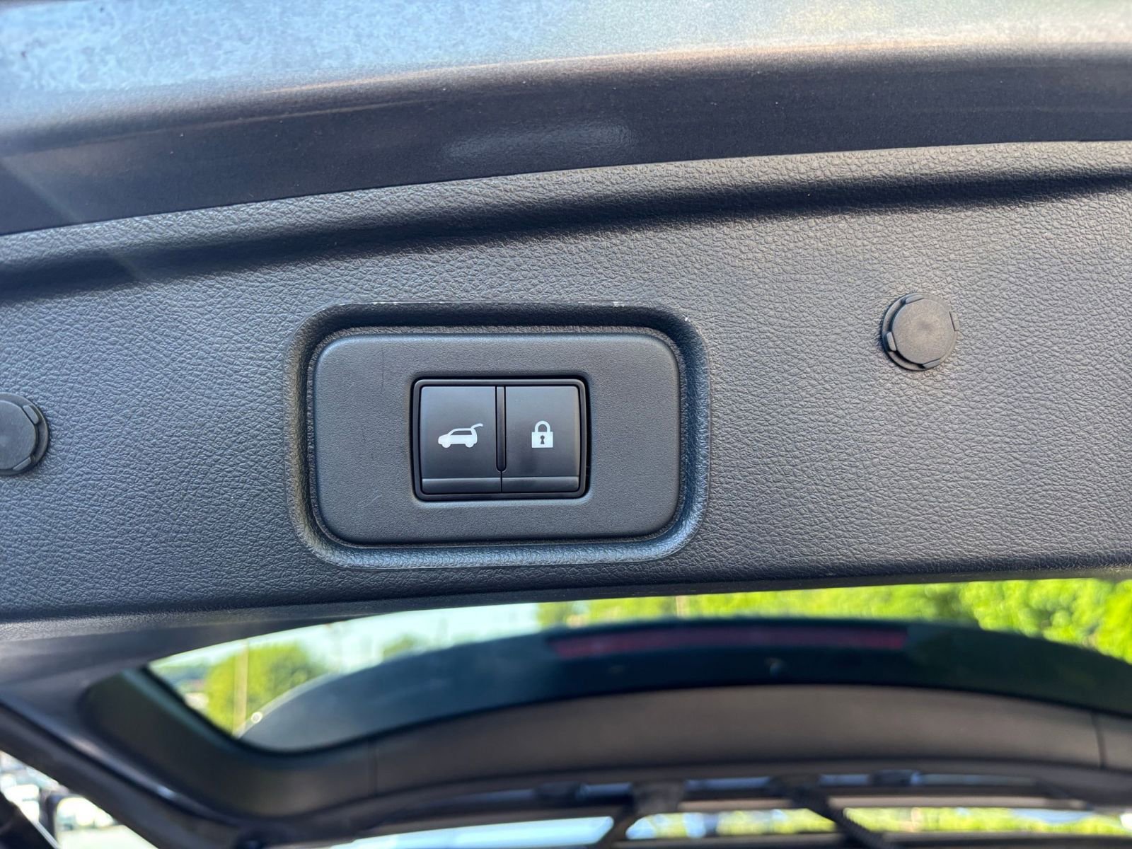 Used 2025 Nissan Pathfinder SV FWD image 21